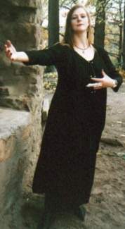 http://www.gothicinfo.de/profiles/kathrintmed.jpg