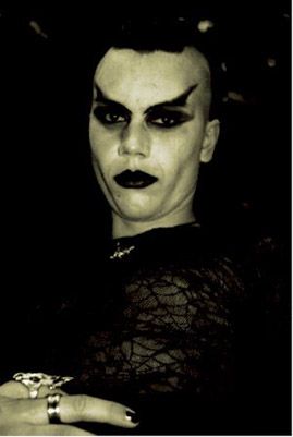 http://www.gothicinfo.de/profiles/sebastian.jpg